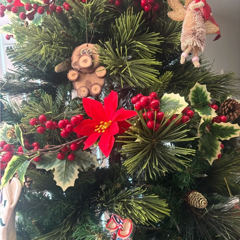 Festive Red and Green Holiday Garland 6.3 feet. So beautiful and full. 🎄💕